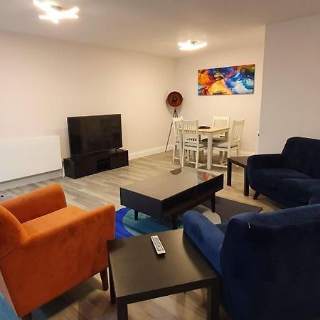 Garland Modern Spacious Apartment, Brentwood 1 エクステリア 写真