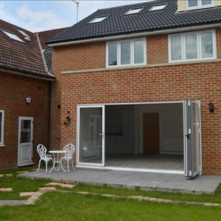 Garland Modern Spacious Apartment, Brentwood 1 エクステリア 写真