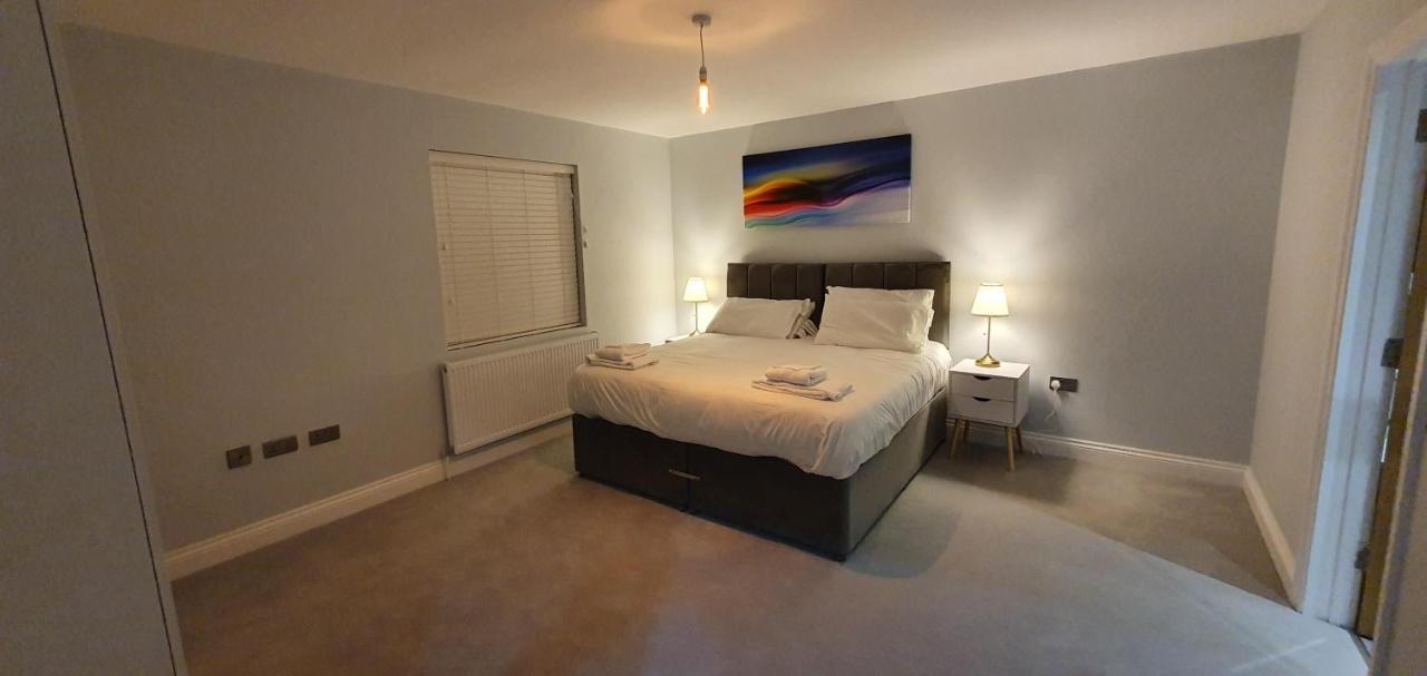 Garland Modern Spacious Apartment, Brentwood 1 エクステリア 写真