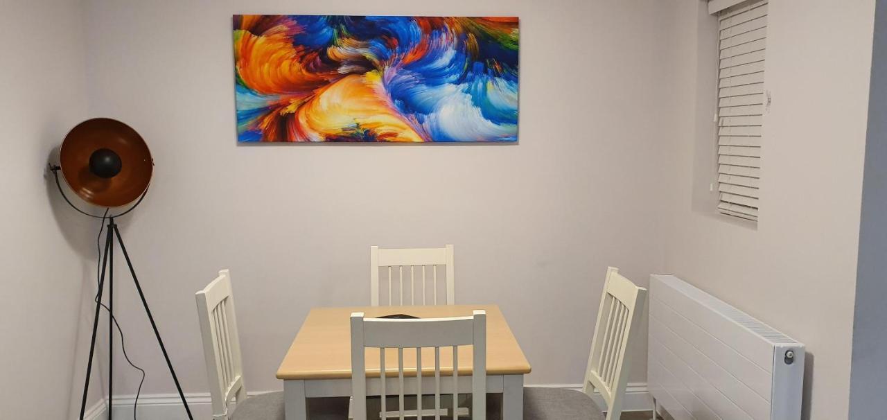 Garland Modern Spacious Apartment, Brentwood 1 エクステリア 写真