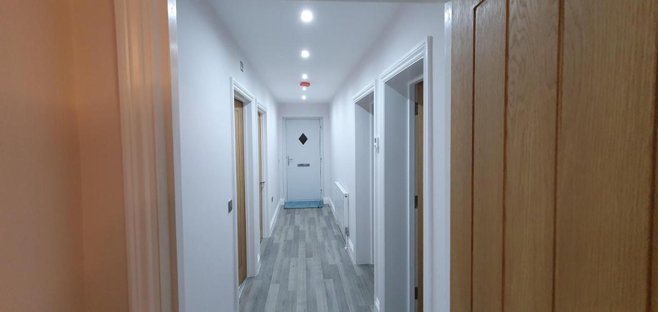 Garland Modern Spacious Apartment, Brentwood 1 エクステリア 写真