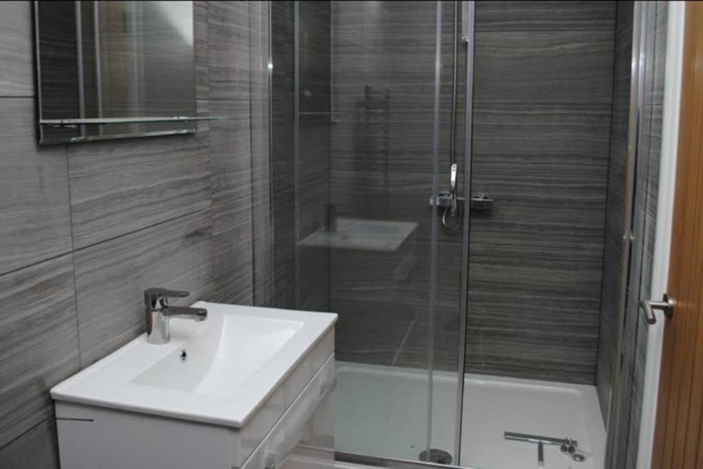 Garland Modern Spacious Apartment, Brentwood 1 エクステリア 写真