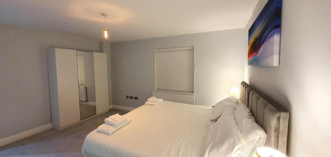 Garland Modern Spacious Apartment, Brentwood 1 エクステリア 写真