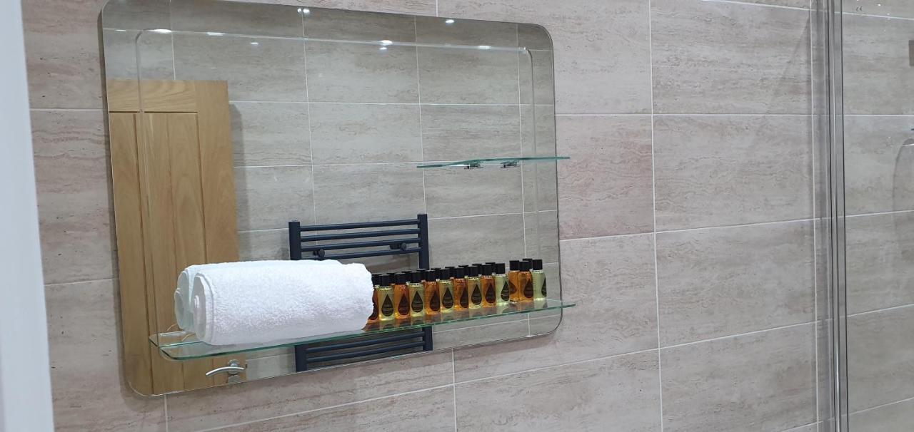 Garland Modern Spacious Apartment, Brentwood 1 エクステリア 写真