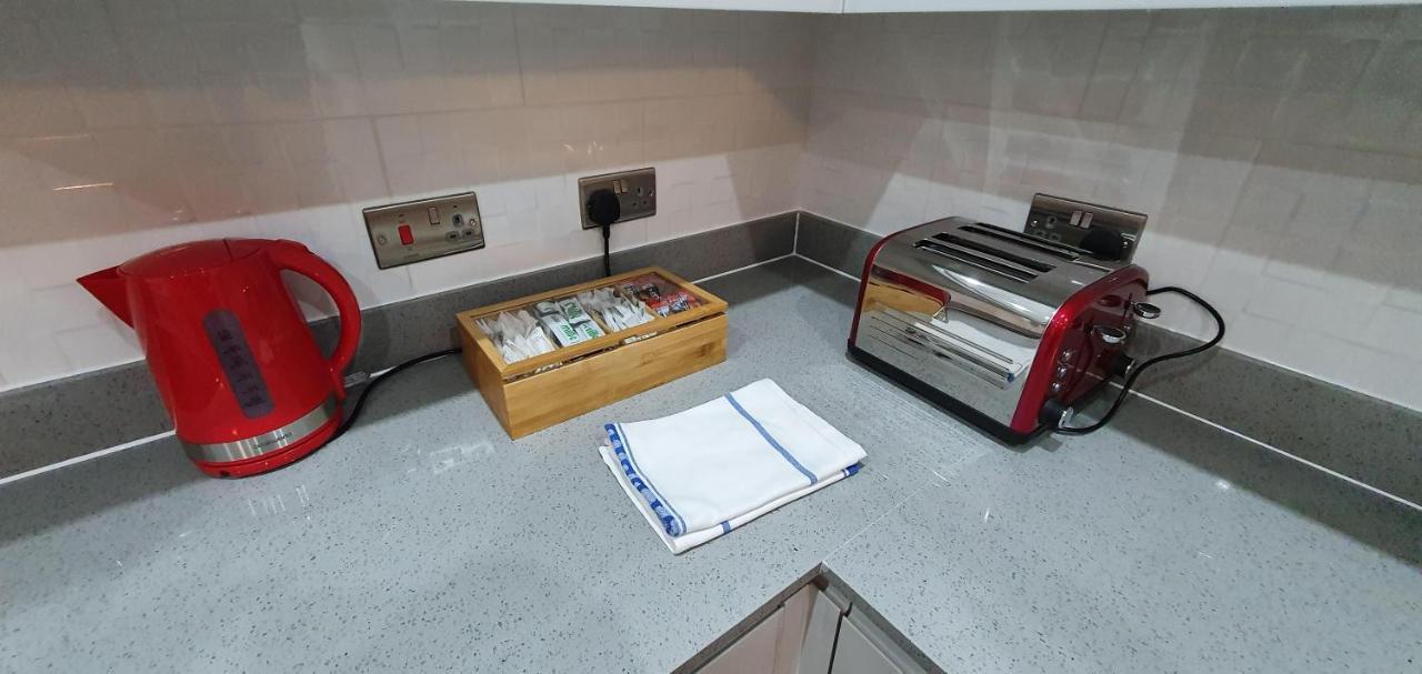Garland Modern Spacious Apartment, Brentwood 1 エクステリア 写真