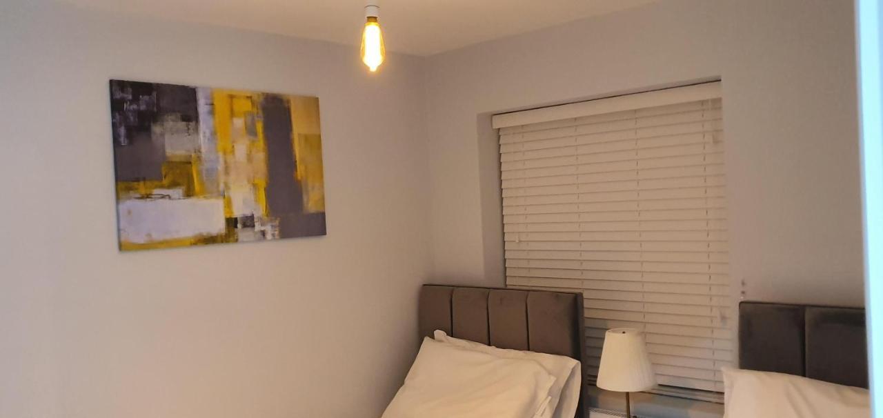 Garland Modern Spacious Apartment, Brentwood 1 エクステリア 写真