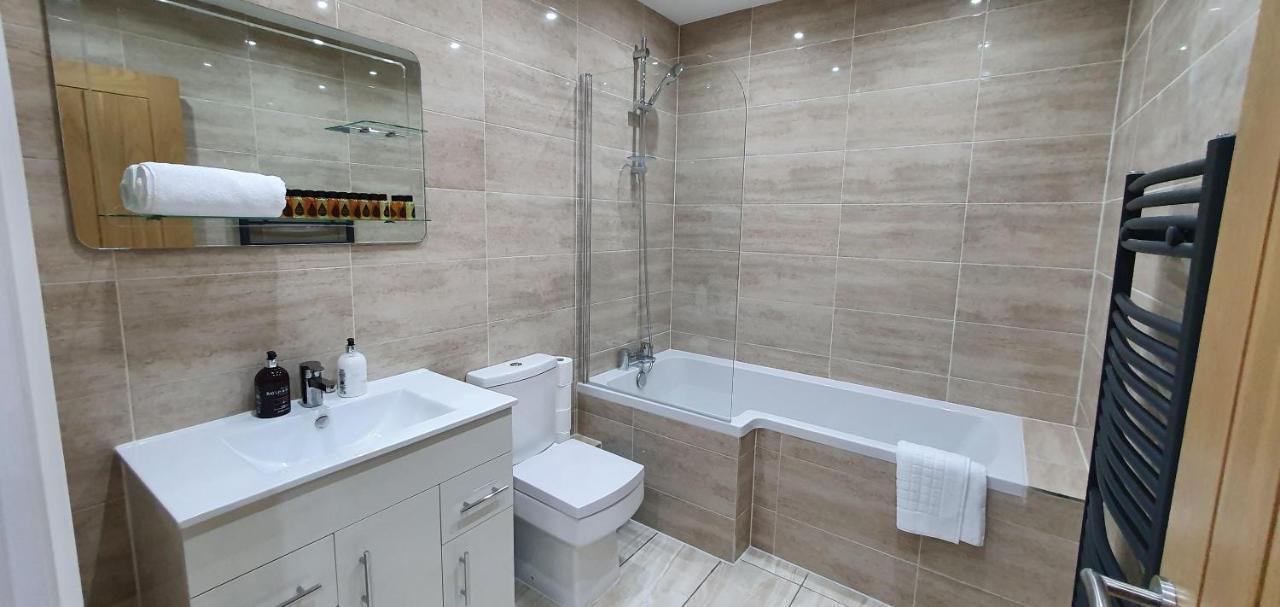 Garland Modern Spacious Apartment, Brentwood 1 エクステリア 写真