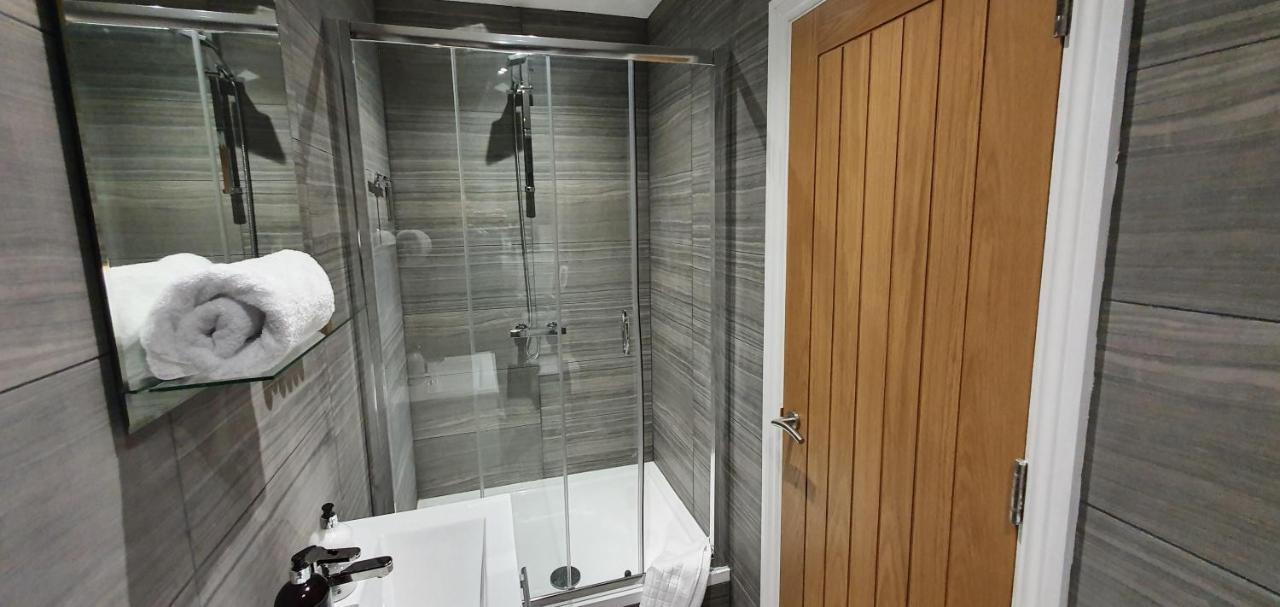 Garland Modern Spacious Apartment, Brentwood 1 エクステリア 写真