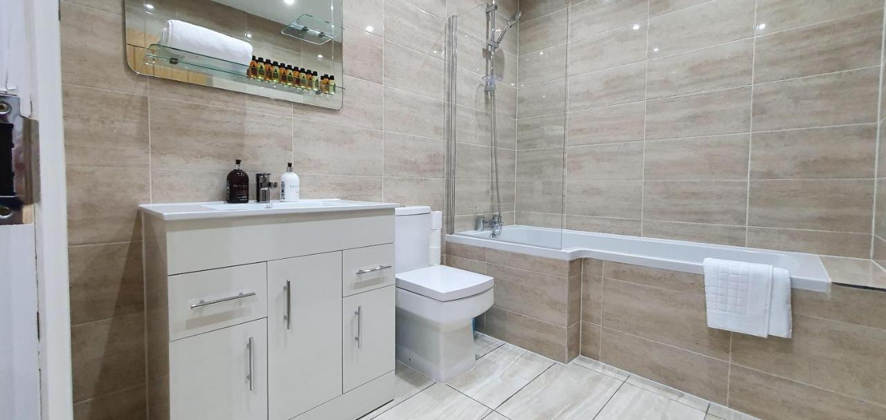 Garland Modern Spacious Apartment, Brentwood 1 エクステリア 写真