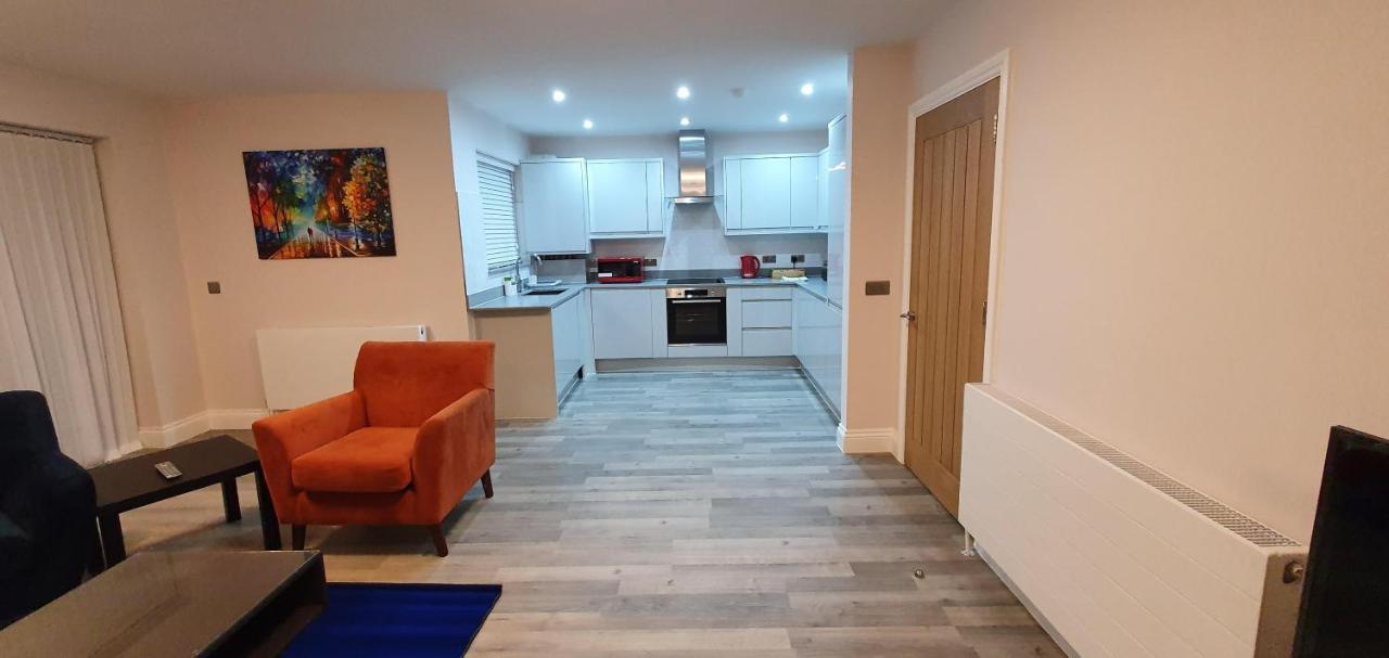 Garland Modern Spacious Apartment, Brentwood 1 エクステリア 写真