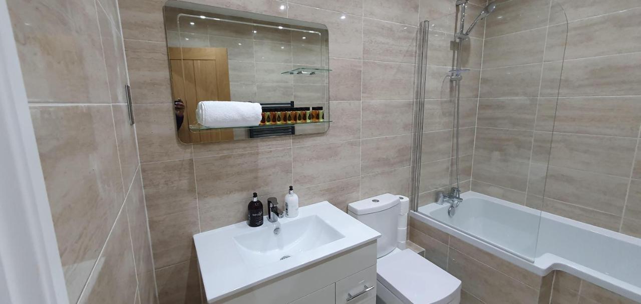 Garland Modern Spacious Apartment, Brentwood 1 エクステリア 写真