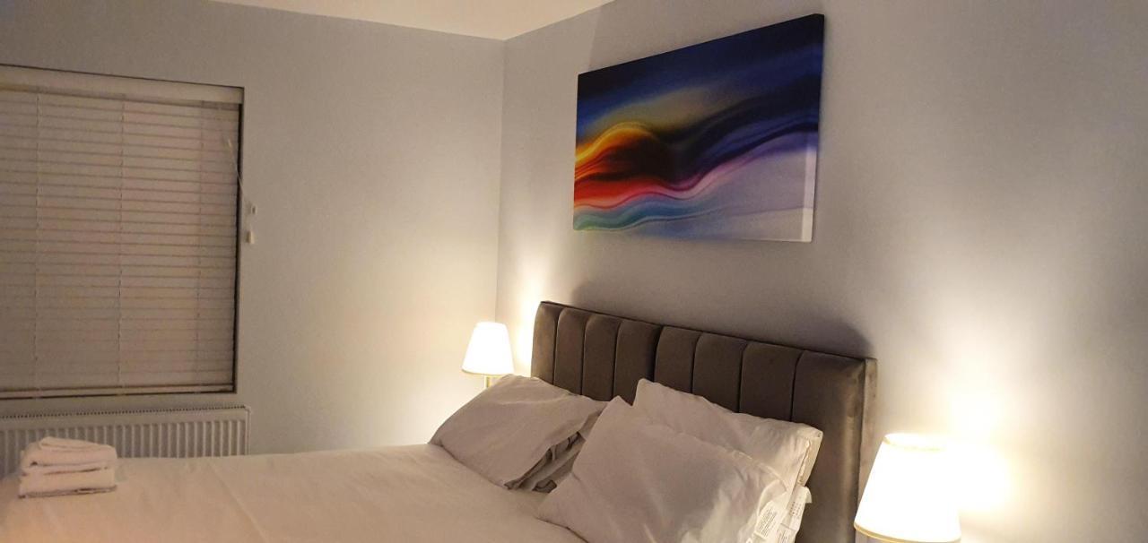Garland Modern Spacious Apartment, Brentwood 1 エクステリア 写真
