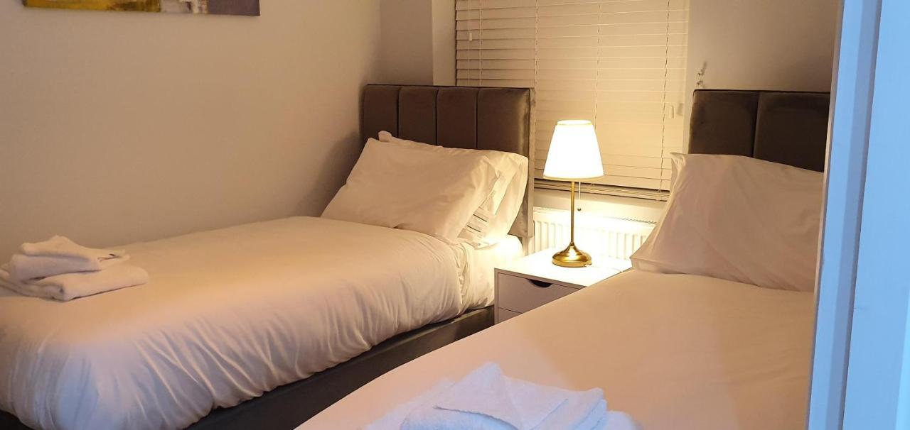 Garland Modern Spacious Apartment, Brentwood 1 エクステリア 写真